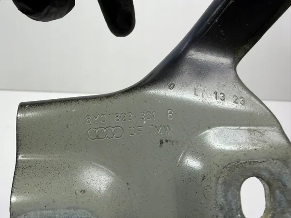 Audi A3 8Y linke Motorhaubenscharnier OEM 8Y0823301B image 5