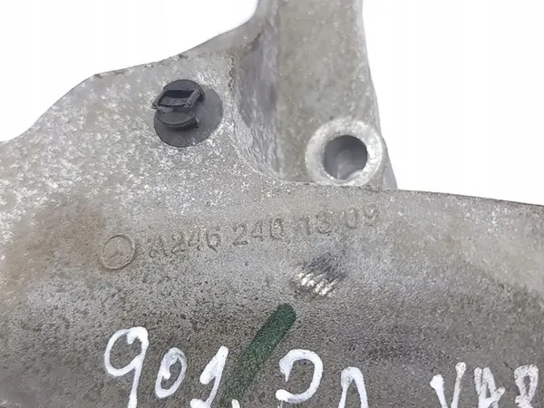 Infiniti Q30 2016 Rechter motorsteun image 4