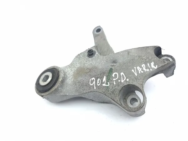 Infiniti Q30 2016 Rechter motorsteun image 6