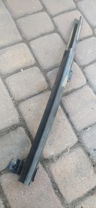 Guía de ventana puerta izquierda OEM 0685L - Chrysler Town & Country image 2
