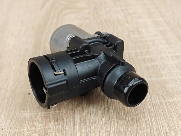 Vattenventil OEM 8689694 för BMW 530i G30 image 3