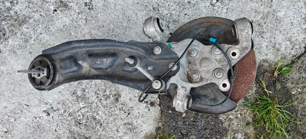 Mercedes Hinterachsschwinge links OEM 2460306 - Gebraucht image 3