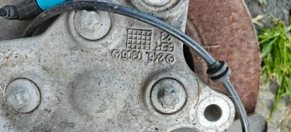 Mercedes Hinterachsschwinge links OEM 2460306 - Gebraucht image 4