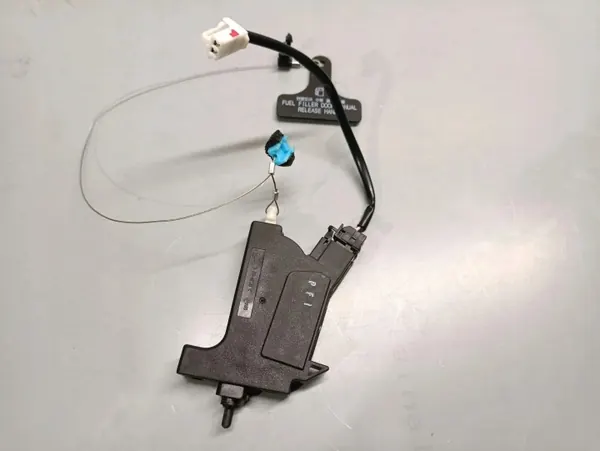 Kia Niro 2020 bränslelucksaktuator OEM 81590G5001 image 2