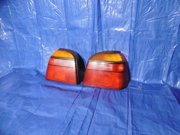 VW GOLF III Bakljus Vänster Höger 1H6945111 1H6945112 image 2