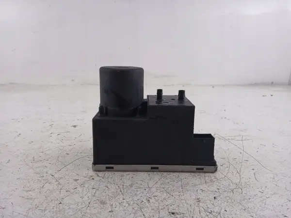 Audi A4 B5 centrale vergrendelingspomp OEM 8L0862257G image 4