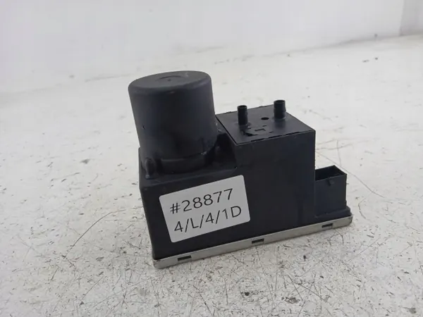 Audi A4 B5 centrale vergrendelingspomp OEM 8L0862257G image 7