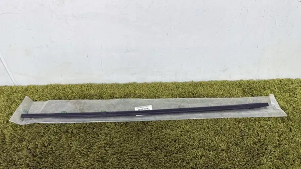 Junta Porta Dianteira Direita OEM 68160-0d150 Toyota Yaris image 2