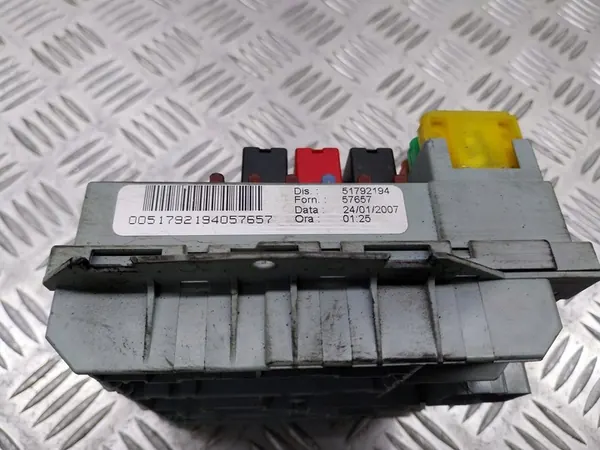 Lancia Ypsilon II Sulakkeet image 2