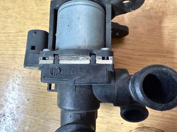 BMW OE 8391417 Verwarmingsventiel image 3