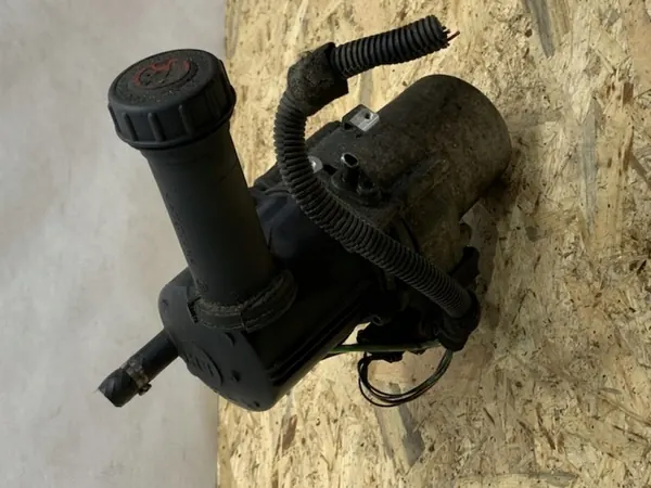 Peugeot 308 Servostyrningspump OE 9648744580 image 2