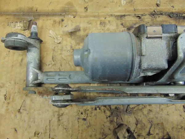 Etupyyhkijämekanismi VW Golf 6 VI Kombi image 3