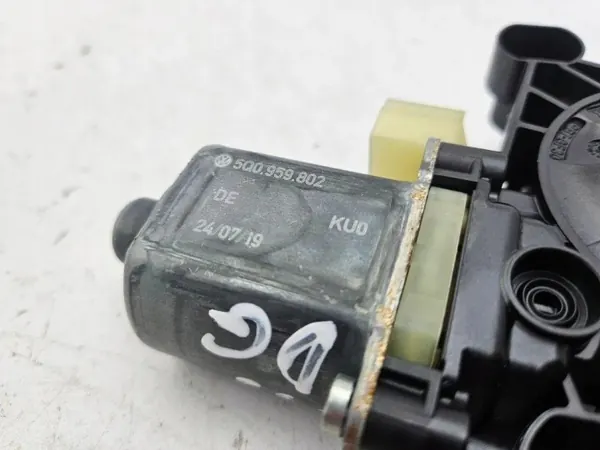 Régulateur de vitre droite arrière Audi Q3 F3 OEM 0130822712 image 4