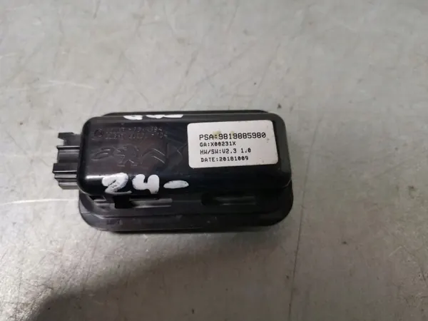 Luz de matrícula Peugeot 508 OEM FBZ15645 image 3