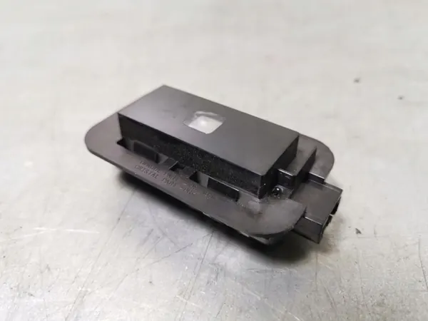 Luz de matrícula Peugeot 508 OEM FBZ15645 image 4