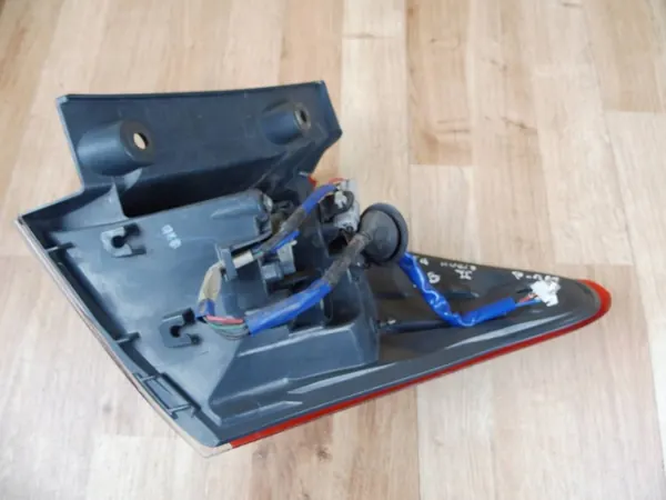 Luz Trasera Izquierda Toyota Auris Hatchback 2015-2019 TYC 81561-02A61 image 7