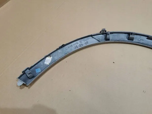 Porsche OE 9Y0853718K Vorderer Rechter Schmutzfänger image 9