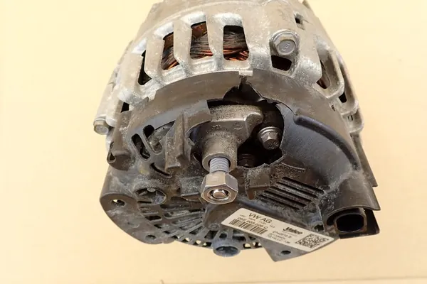 AUDI A1 Vaihtovirtageneraattori 05E903026Q OE image 10