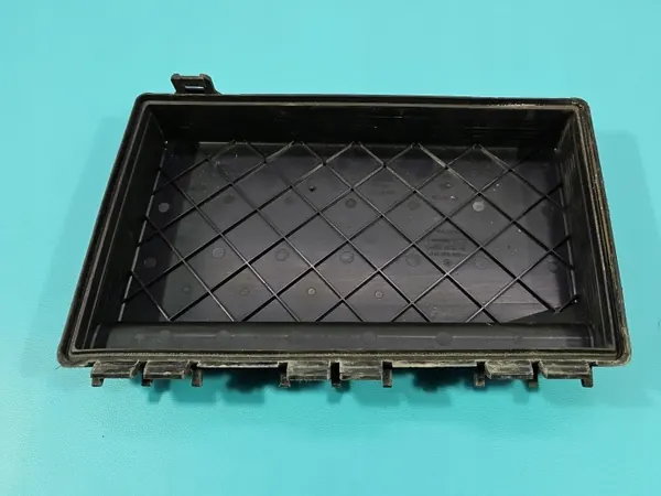 Sulakekotelo OEM 13206751 Opel Astra III H:lle image 10