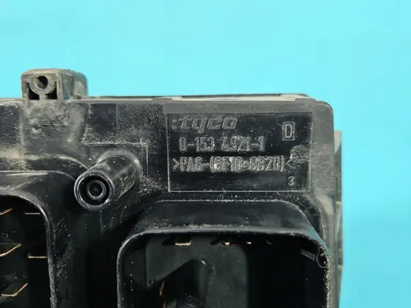 Sulakekotelo OEM 13206751 Opel Astra III H:lle image 6
