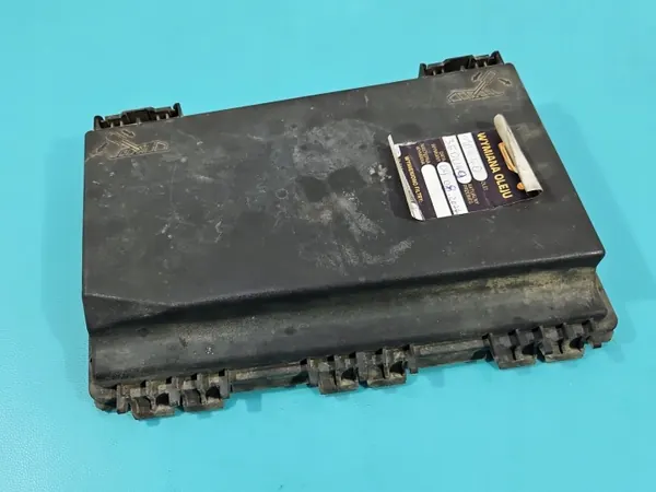 Sulakekotelo OEM 13206751 Opel Astra III H:lle image 8
