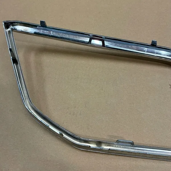 Skoda Octavia III Front Grille Frame 2016-2020 OE image 7
