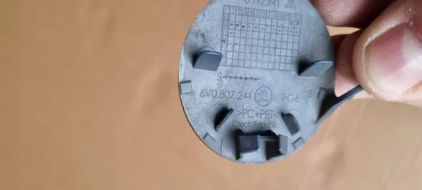 SKODA FABIA III 2014 Copertura Gancio Paraurti Anteriore OEM image 3