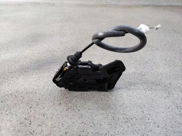 Fram höger dörrlås Skoda Superb III 3V image 2