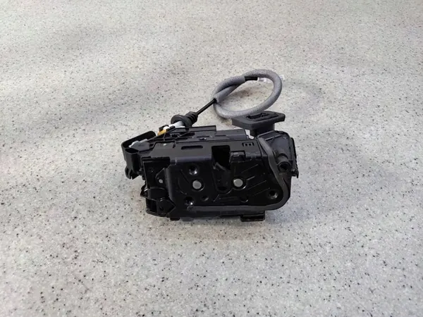 Fram höger dörrlås Skoda Superb III 3V image 3