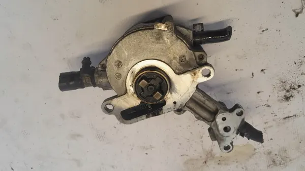 Bomba de vácuo VW Golf IV 1.9 TDI OEM 038145209C image 3