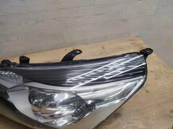 Faros delanteros izquierdo Toyota Verso 2021 image 7