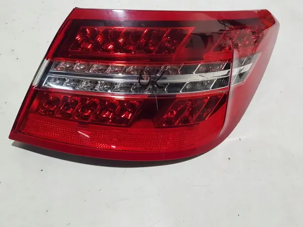 MERCEDES E COUPE CABRIO W207 C207 RECHTER ACHTER LED LAMP 2079060258 image 2