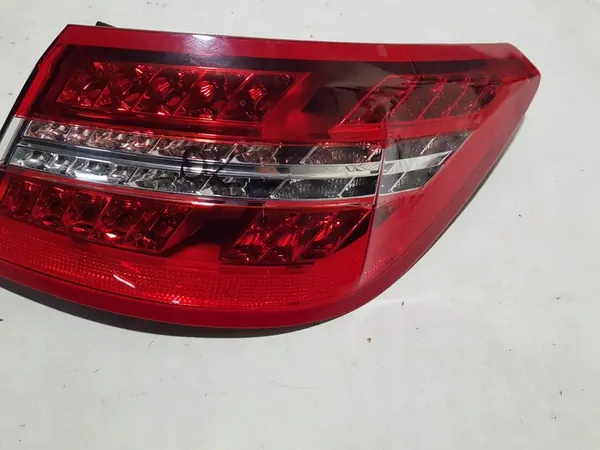 MERCEDES E COUPE CABRIO W207 C207 RECHTER ACHTER LED LAMP 2079060258 image 3