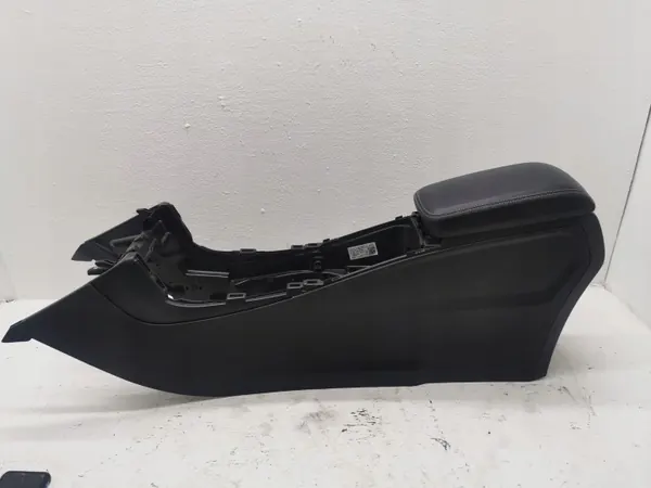 Mercedes middenconsole armsteun OEM A2466804301 image 2