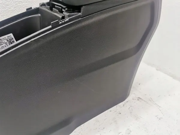 Mercedes middenconsole armsteun OEM A2466804301 image 5