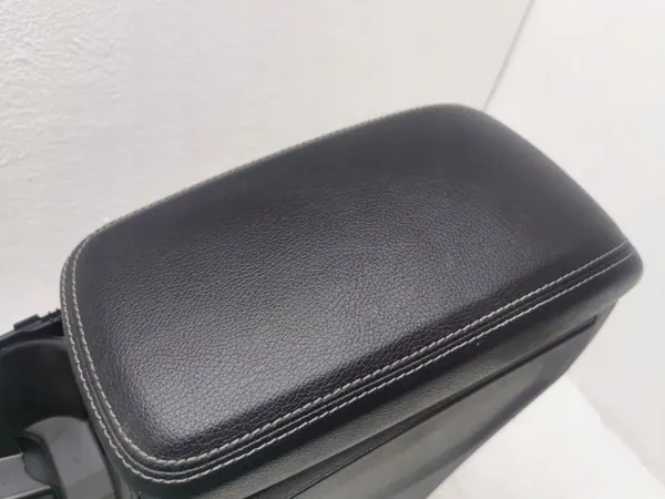 Mercedes middenconsole armsteun OEM A2466804301 image 6