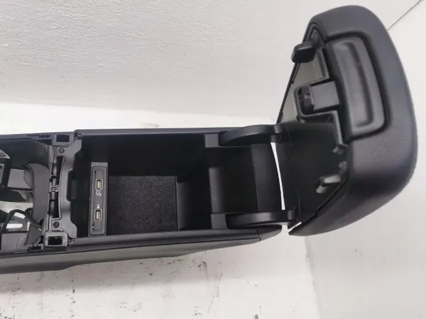 Mercedes middenconsole armsteun OEM A2466804301 image 8