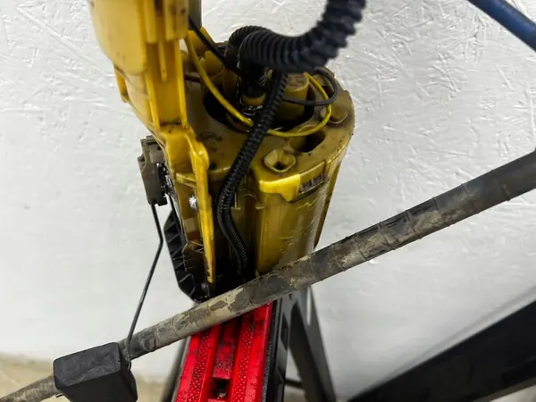 Brandstofpomp VW Transporter T5 2.5TDI 7H0919088 image 2