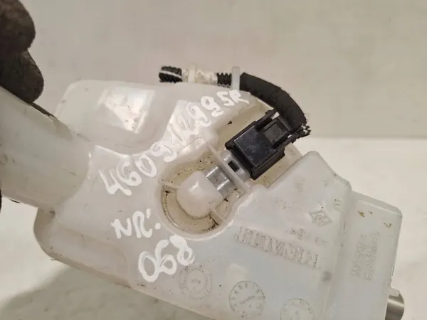 Jarrunesteensäiliön pumppu OEM 460912995R Dacia image 4