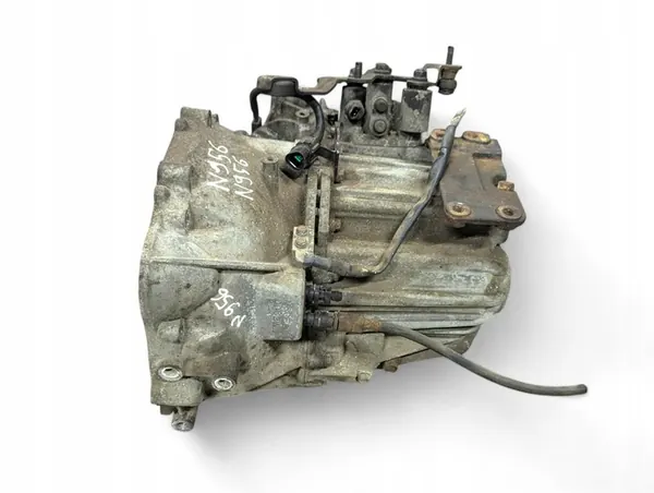 6-Speed Manual Transmission Kia Carens 2 FG 2008 OEM 43000-24450 image 2