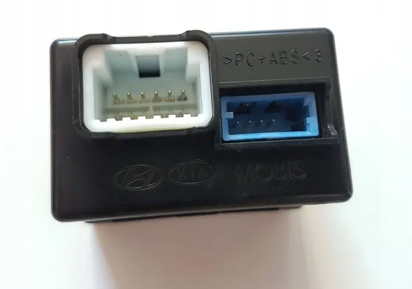 Puerto USB Hyundai Sonata OEM 96120C1500 - Usado image 4