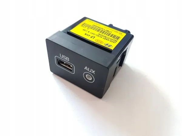 Puerto USB Hyundai Sonata OEM 96120C1500 - Usado image 5