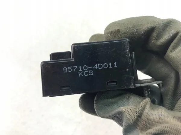 Sirena de alarma Hyundai Tucson OEM 957104D011 Usado image 4