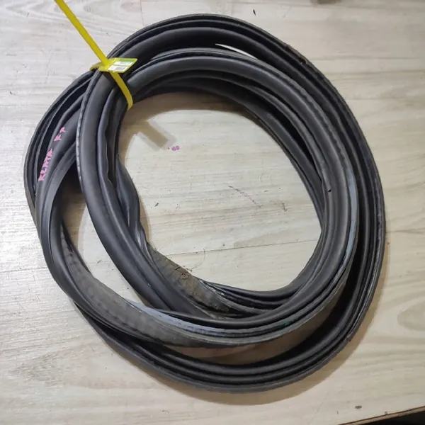 Junta do porta-malas Jaguar F-Pace OEM 28261 - Usado image 2