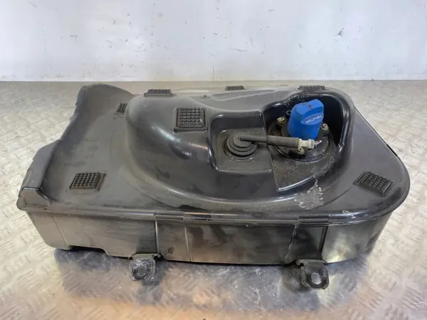 Réservoir AdBlue Maserati OEM EA170450114 - Occasion image 7