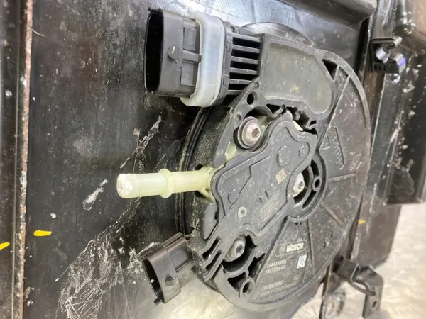 Réservoir AdBlue Maserati OEM EA170450114 - Occasion image 9