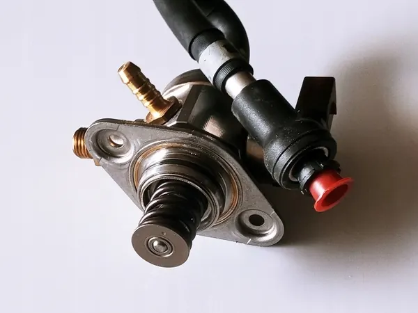 Polttoainepumppu Audi 2.0 TFSI 0261520461 image 2