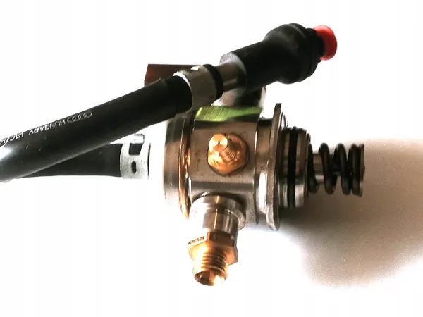 Polttoainepumppu Audi 2.0 TFSI 0261520461 image 3