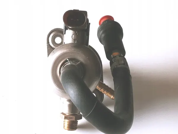 Polttoainepumppu Audi 2.0 TFSI 0261520461 image 4