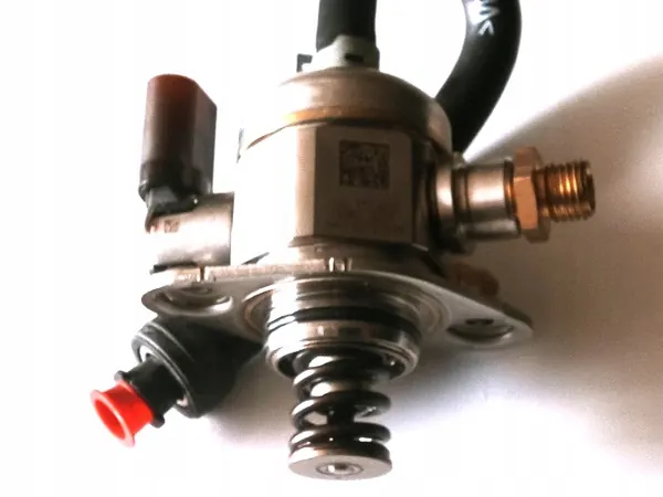 Polttoainepumppu Audi 2.0 TFSI 0261520461 image 6